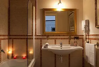 Black 5 Florence Guest house